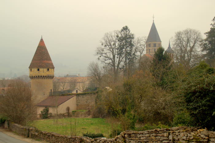Blick auf die alte Stadtbefestigung von Cluny