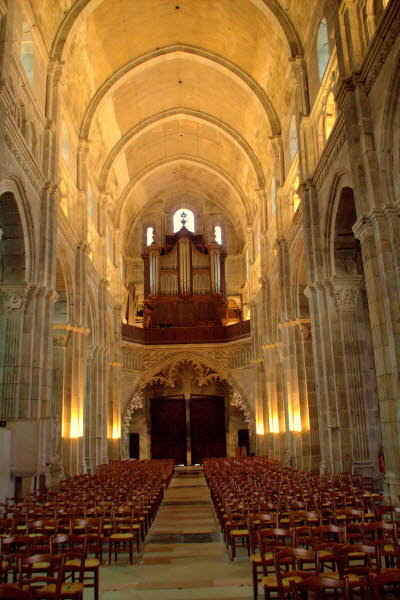 Kathedrale von Autun - Blick auf Orgel und Haupteingang