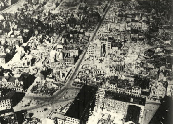 Mnsterplatz  1945